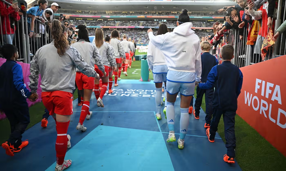 Tây Ban Nha và Thụy Sĩ bước ra sân với quyết tâm thắng để lần đầu làm nên lịch sử. (Nguồn: Getty Images)