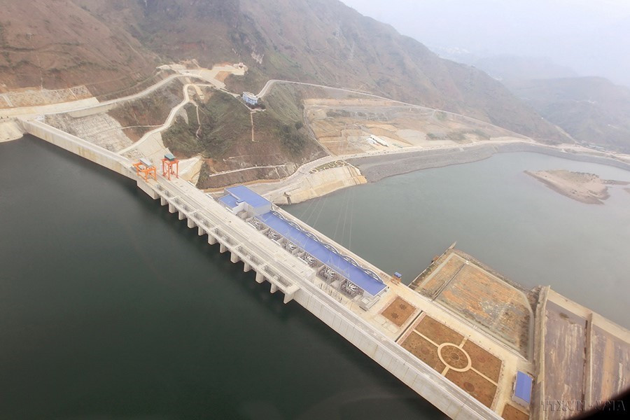  Nhà máy thủy điện Sơn La gồm 6 tổ máy, tổng công suất 2.400 MW được khánh thành cuối tháng 12/2012, là công trình thủy điện lớn nhất Đông Nam Á do Việt Nam tự thiết kế, thi công. (Ảnh: Đức Tám/TTXVN)