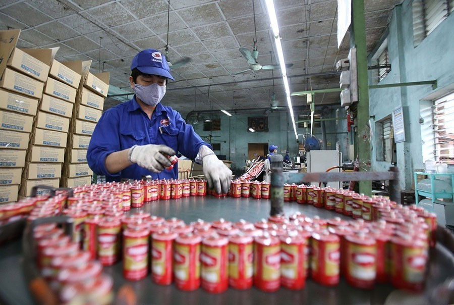  Dây chuyền sản xuất pin Con Thỏ của Công ty Cổ phần Pin Hà Nội thuộc Tập đoàn Hóa chất Việt Nam (năm 2015). (Ảnh: Hoàng Hùng/TTXVN)