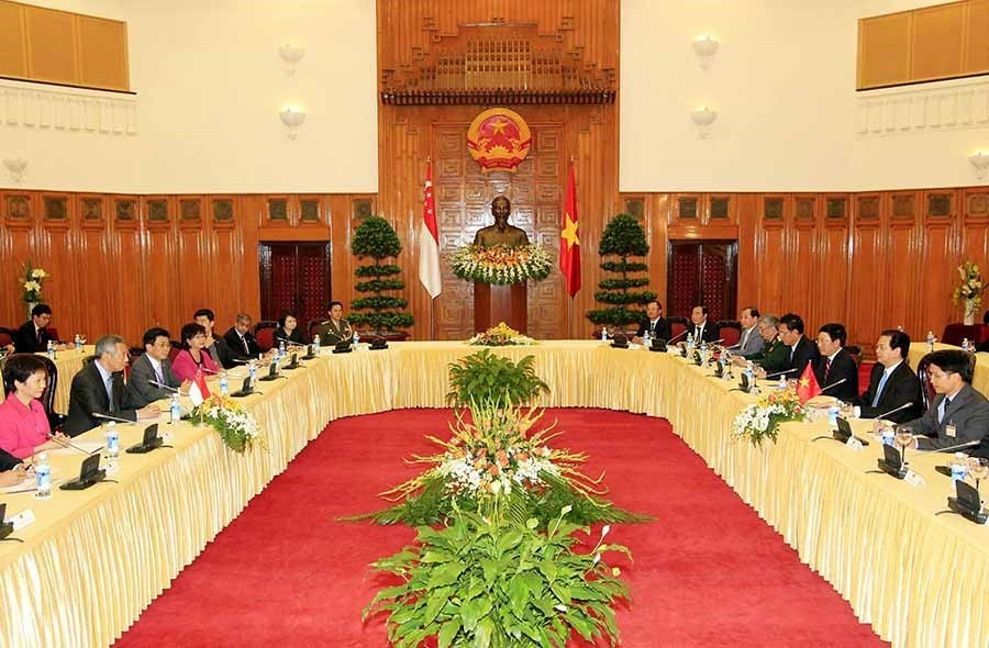Từ ngày 11-13/9/2013, Thủ tướng Singapore Lý Hiển Long thăm chính thức Việt Nam. Tại buổi hội đàm ngày 11/9, Thủ tướng Nguyễn Tấn Dũng và Thủ tướng Lý Hiển Long tuyên bố nâng cấp quan hệ song phương lên Đối tác chiến lược. (Ảnh: Đức Tám/TTXVN)