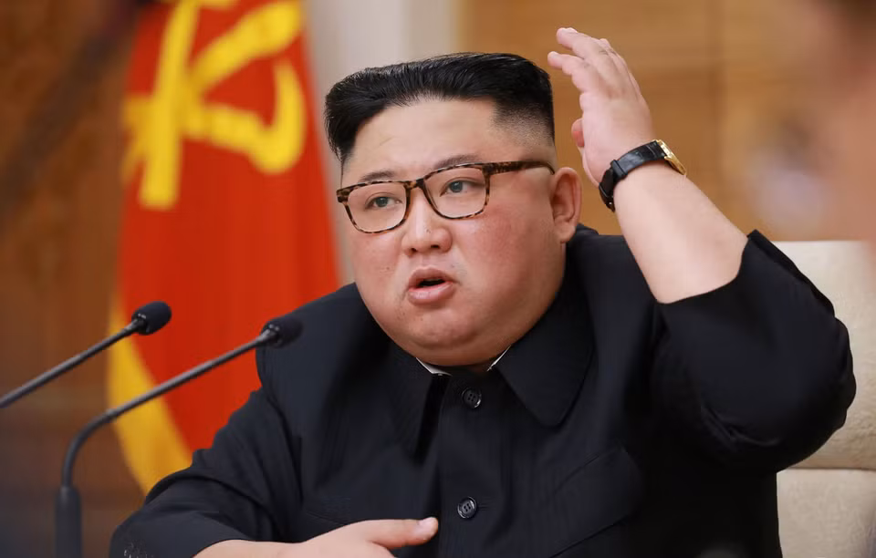 Hãng thông tấn trung ương Triều Tiên (KCNA) ngày 29/8/2019 cho biết kỳ họp thứ hai Hội đồng Nhân dân Tối cao (tức Quốc hội Triều Tiên) khóa 14 đã sửa đổi hiến pháp nhằm tăng quyền lực 'pháp lý' cho nhà lãnh đạo Kim Jong-un (trong ảnh). Điều khoản bổ sung vào Hiến pháp quy định quy chế Chủ tịch Ủy ban Quốc vụ (SAC), chức danh hiện ông Kim đang đảm nhận. (Ảnh: AFP/TTXVN)