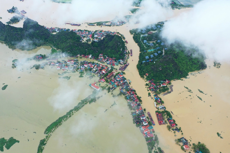 Nước sông Hoàng Long dâng cao. (Ảnh: Minh Đức/TTXVN)