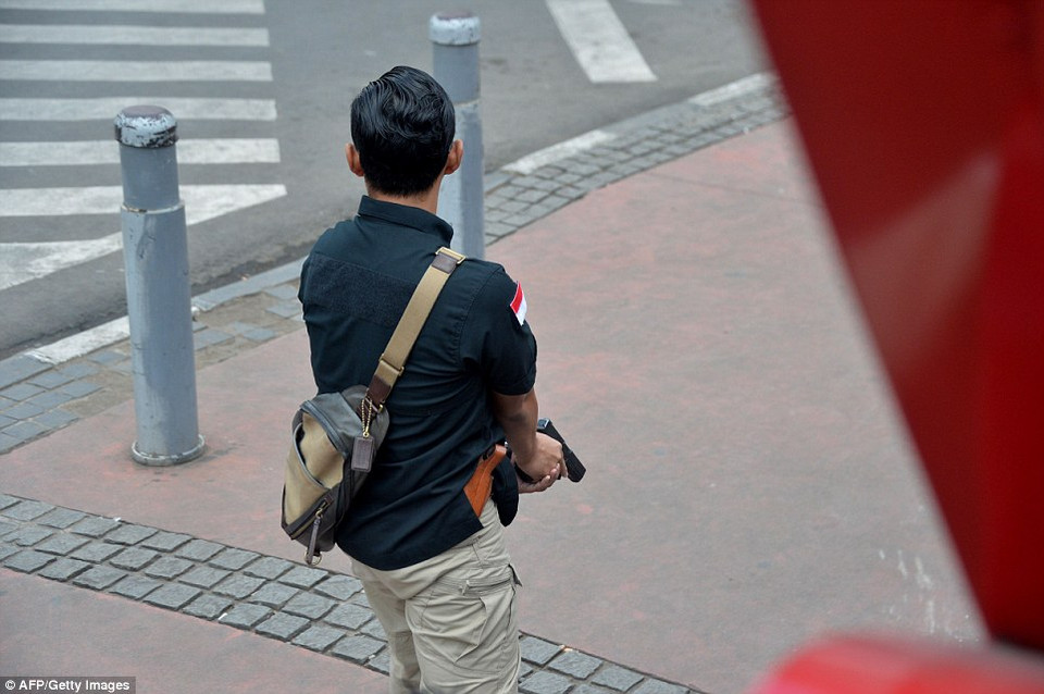 Một viên cảnh sát làm nhiệm vụ.