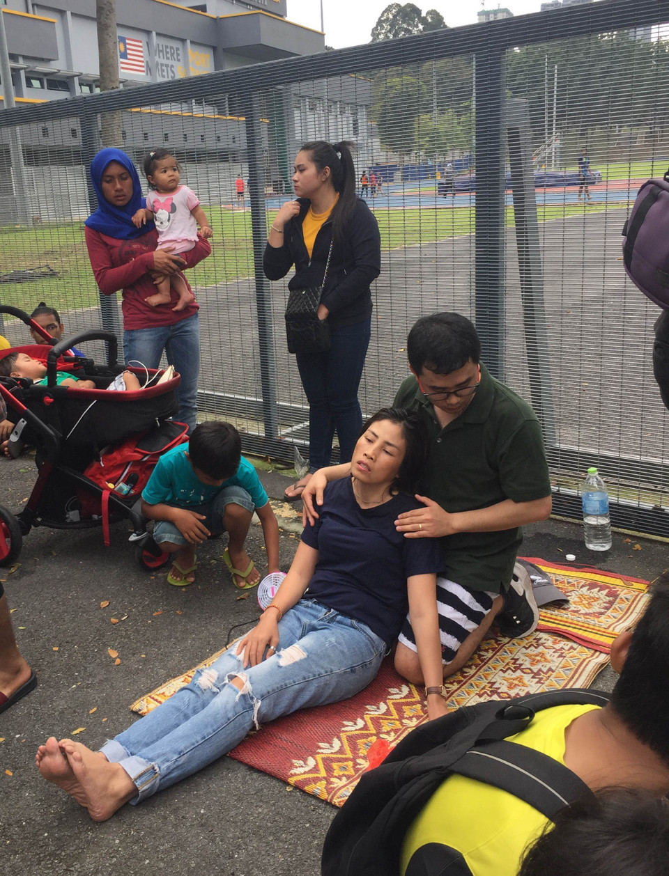 Sáng 9/12, Malaysia bắt đầu mở cửa bán vé xem trận chung kết lượt đi AFF Suzuki Cup 2018 tại sân Bukit Jalil (Kuala Lumpur) cho các cổ động viên. (Ảnh: Hoàng Linh/TTXVN)