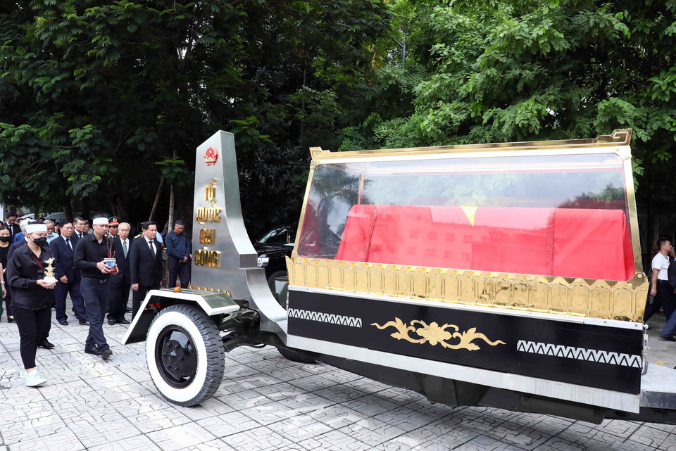 Lễ di quan nguyên Phó Thủ tướng Vũ Khoan về nơi an nghỉ cuối cùng. (Ảnh: Phạm Kiên/TTXVN)