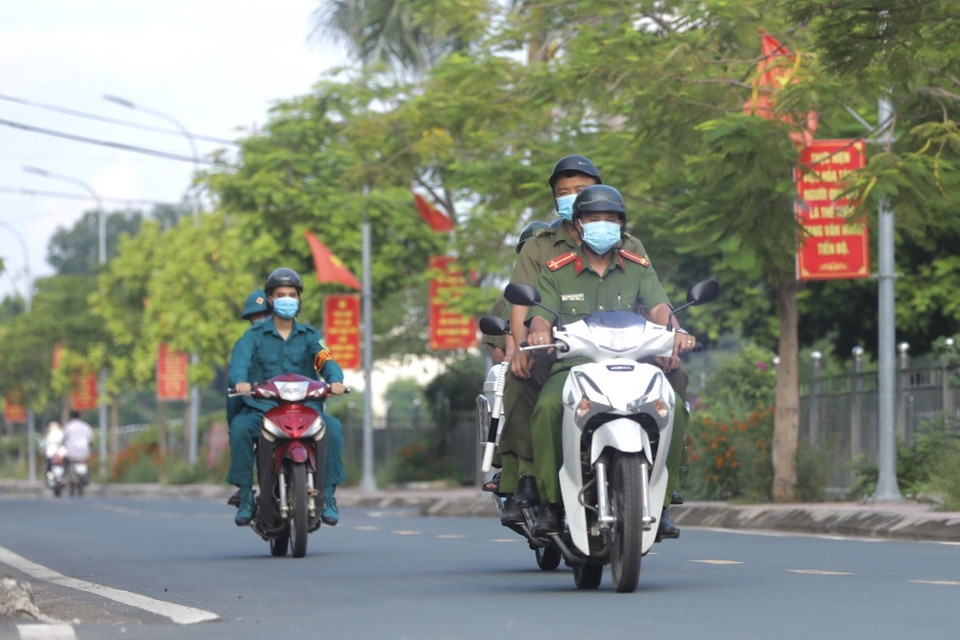 Đội tuần tra lưu động xã Thọ Xuân, huyện Đan Phượng, Hà Nội tuần tra, kiểm soát dịp lễ Quốc khánh 2/9. (Ảnh: Minh Quyết/TTXVN)