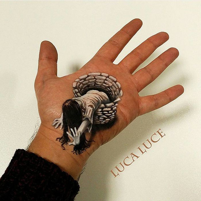 Nhân vật ma nổi tiếng trong 'The Ring' cũng trở thành cảm hứng. (Nguồn: boredpanda.com)