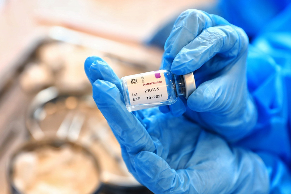 Vaccine AstraZeneca được tiêm cho người cao tuổi quận Hoàn Kiếm, ngày 10/9. (Ảnh: Thành Đạt/TTXVN)