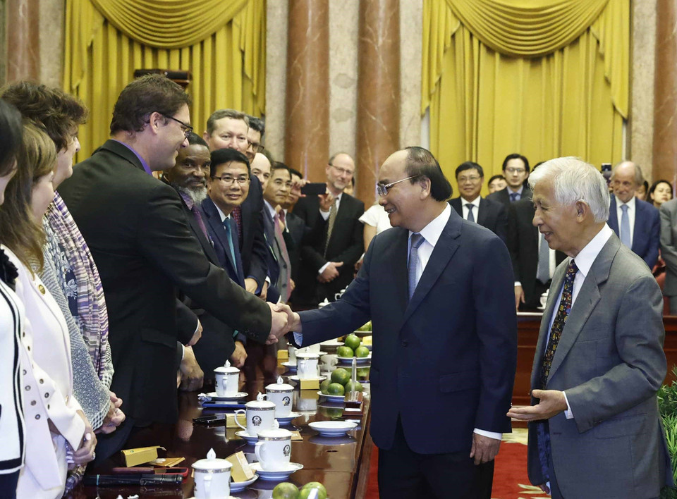 Chủ tịch nước Nguyễn Xuân Phúc với các đại biểu. (Ảnh: Thống Nhất/TTXVN)