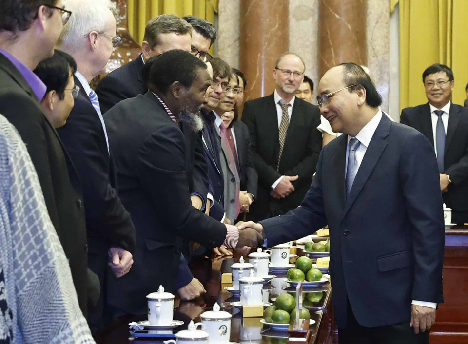 Chủ tịch nước Nguyễn Xuân Phúc với các đại biểu. (Ảnh: Thống Nhất/TTXVN)