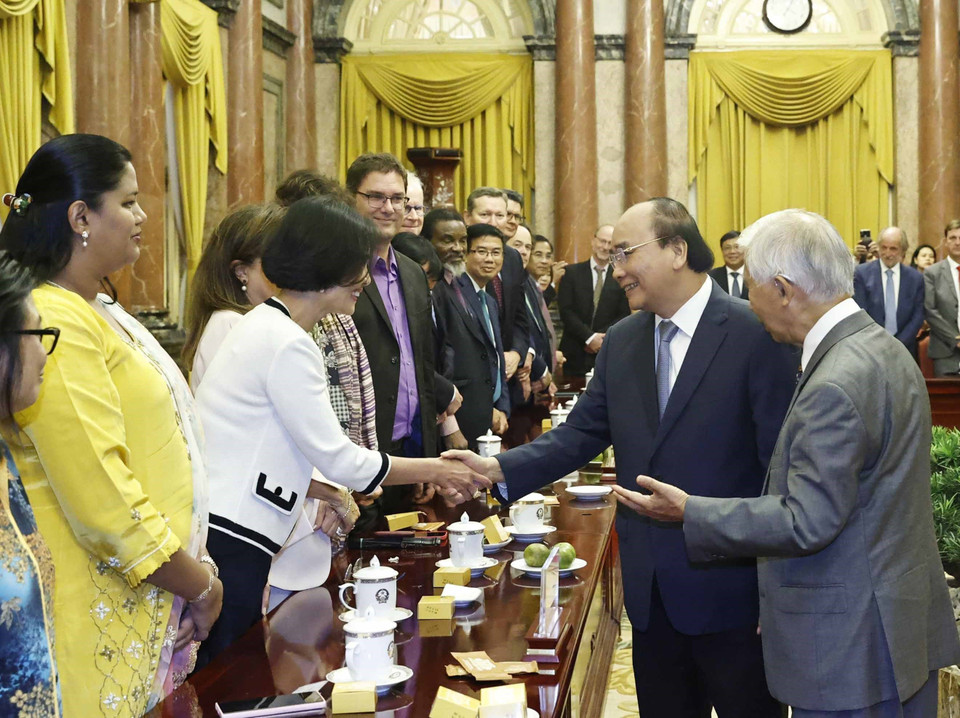 Chủ tịch nước Nguyễn Xuân Phúc với các đại biểu. (Ảnh: Thống Nhất/TTXVN)