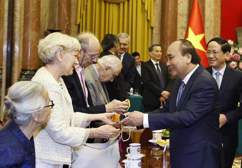 Chủ tịch nước Nguyễn Xuân Phúc với các đại biểu. (Ảnh: Thống Nhất/TTXVN)