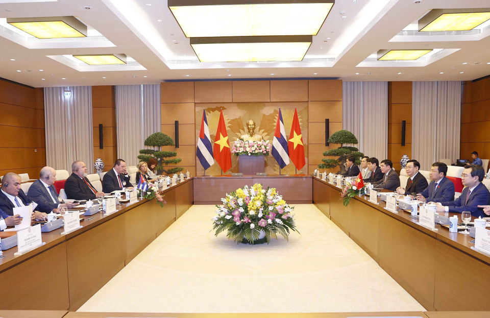 Chủ tịch Quốc hội Vương Đình Huệ tiếp Thủ tướng nước Cộng hòa Cuba Manuel Marrero Cruz. (Nguồn: TTXVN)