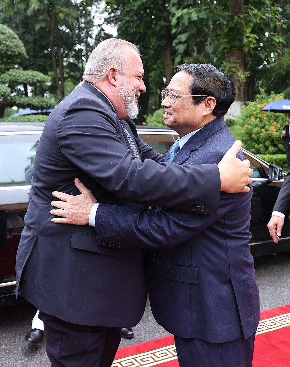 Thủ tướng Phạm Minh Chính đón Thủ tướng nước Cộng hòa Cuba Manuel Marrero Cruz. (Ảnh: Dương Giang/TTXVN)
