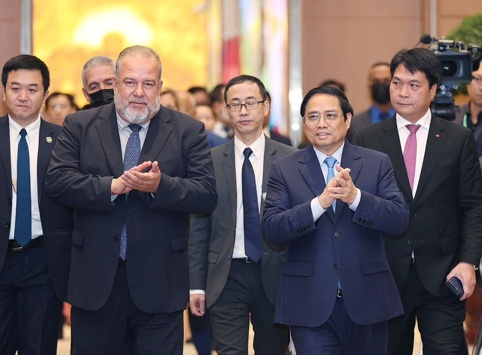 Hình ảnh Thủ tướng Phạm Minh Chính và Thủ tướng nước Cộng hòa Cuba Manuel Marrero Cruz tại buổi lễ. (Ảnh: Dương Giang/TTXVN)