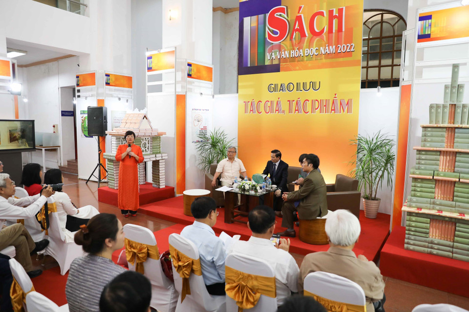 Giao lưu tác giả, tác phẩm tại Ngày hội Sách. (Ảnh: Thanh Tùng/TTXVN)