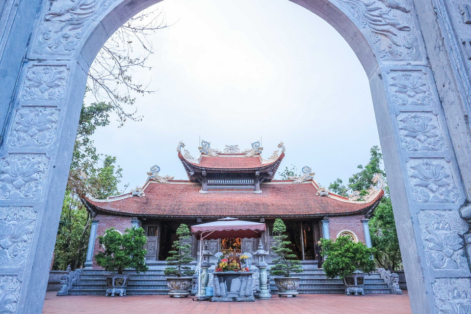 Đền thờ Chủ tịch Hồ Chí Minh trong khu di tích. (Ảnh: Hoàng Hiếu/TTXVN)