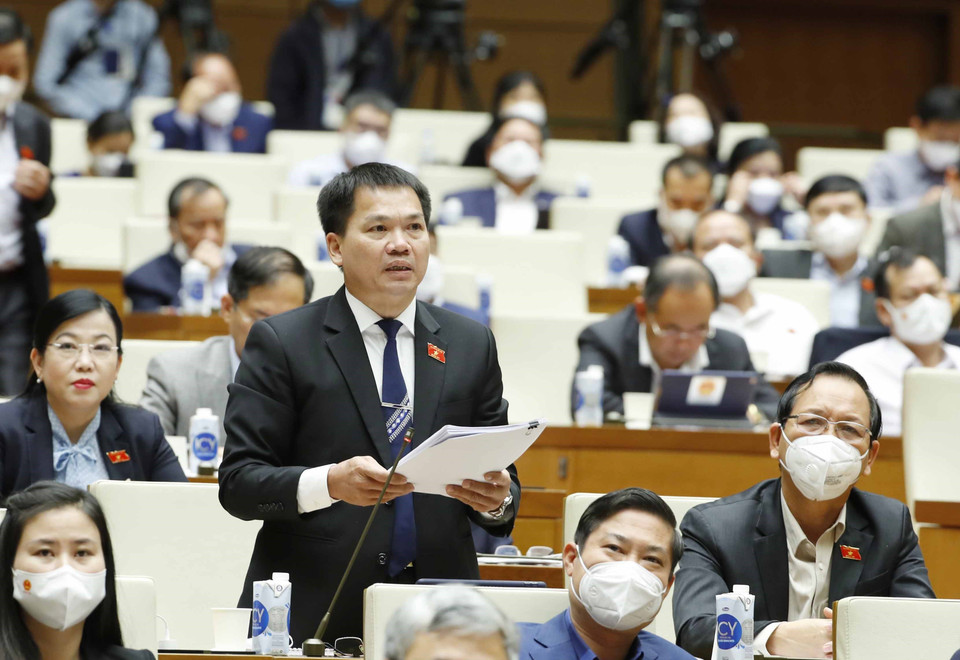 Đại biểu Quốc hội tỉnh Đắk Nông Dương Khắc Mai chất vấn. (Ảnh: Phương Hoa/TTXVN)