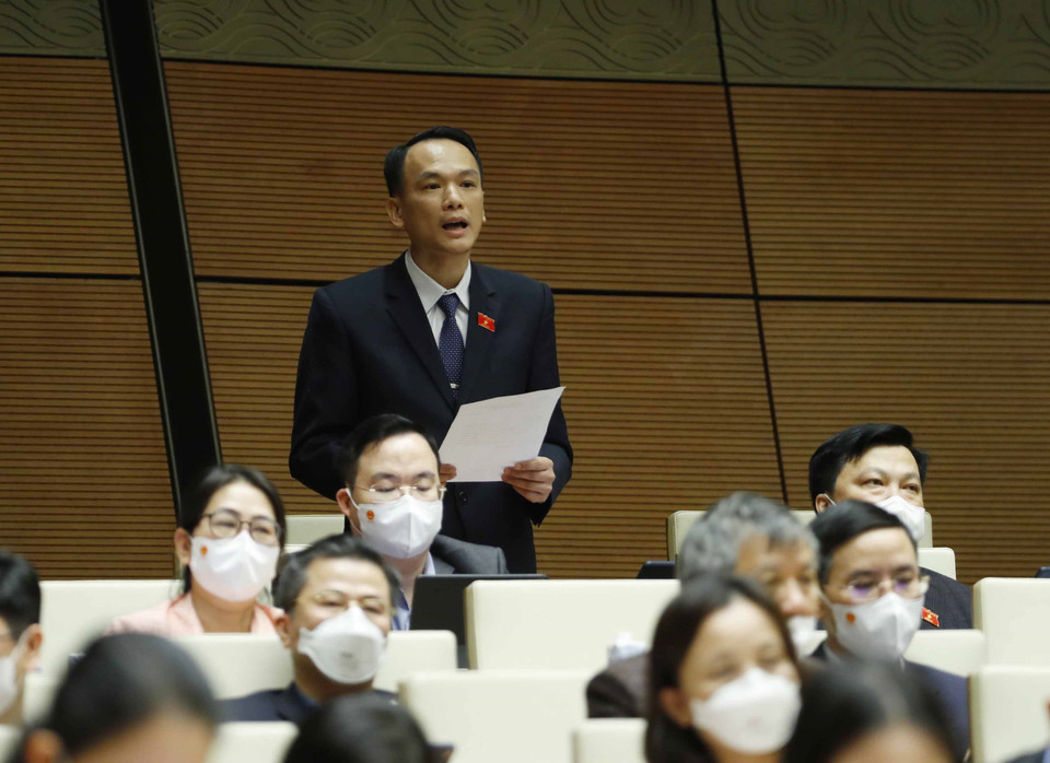 Đại biểu Quốc hội tỉnh Lạng Sơn Lê Bá Mạc chất vấn. (Ảnh: Phương Hoa/TTXVN)