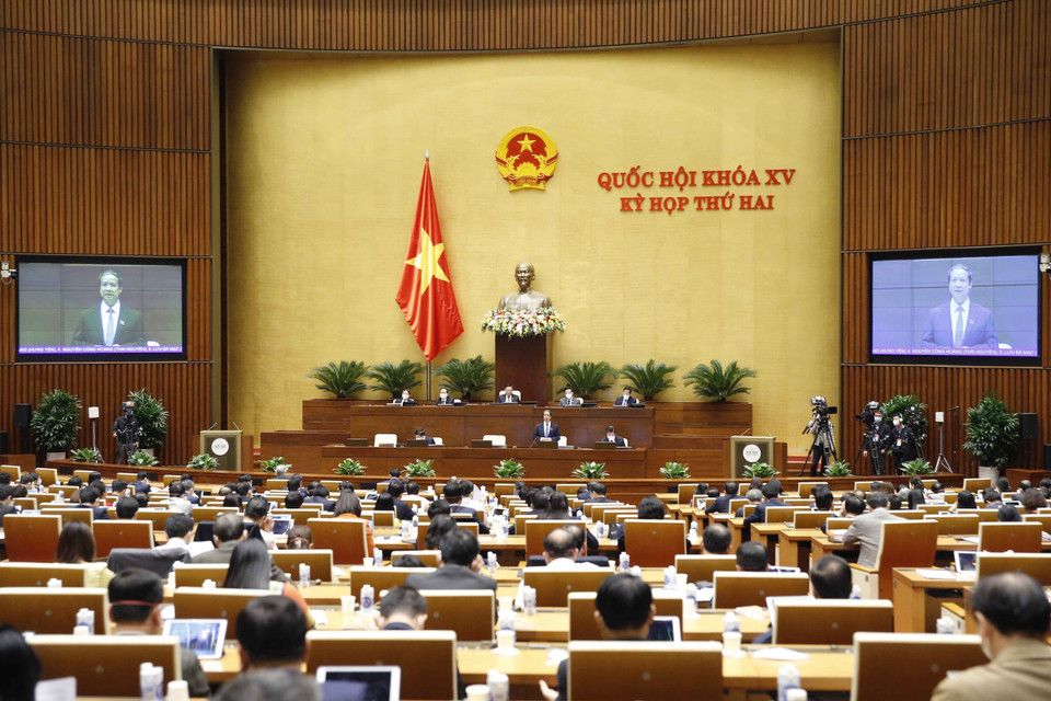 Bộ trưởng Bộ Giáo dục và Đào tạo Nguyễn Kim Sơn trả lời chất vấn đối với nhóm vấn đề thứ ba. (Ảnh: Doãn Tấn/TTXVN)