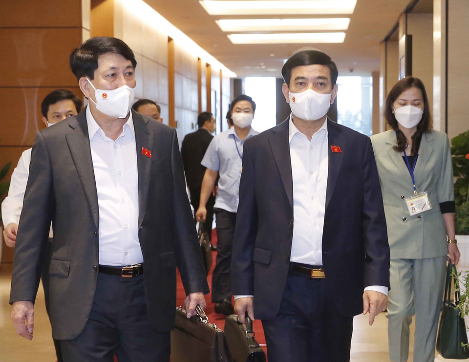 Đại biểu Quốc hội đến dự Phiên chất vấn. (Ảnh: Doãn Tấn/TTXVN)