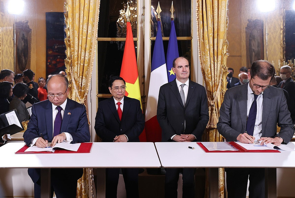 Lễ ký Thỏa thuận vay và Thỏa thuận viện trợ cho Dự án Quản lý đa thiên tai lưu vực sông Nậm Rốm nhằm bảo vệ dân sinh, thích ứng biến đổi khí hậu và phát triển kinh tế, xã hội tỉnh Điện Biên. (Ảnh: Dương Giang/TTXVN)