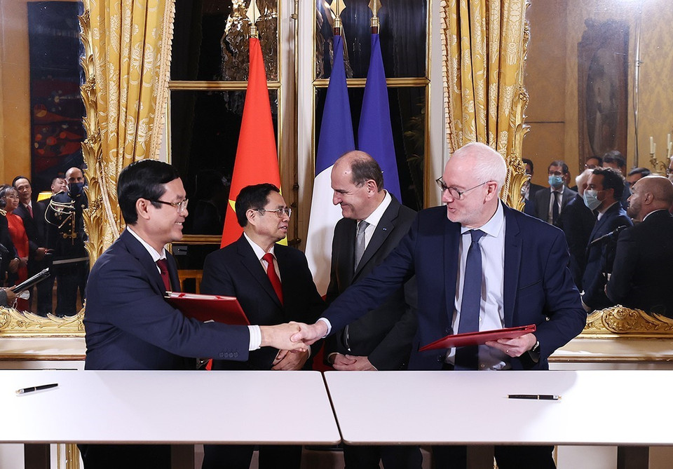 Lễ ký Thỏa thuận hành chính giữa Bộ Giáo dục và Đào tạo Việt Nam với Bộ Giáo dục đại học, Nghiên cứu và Đổi mới Pháp về việc công nhận văn bằng và các quá trình đào tạo. (Ảnh: Dương Giang/TTXVN)