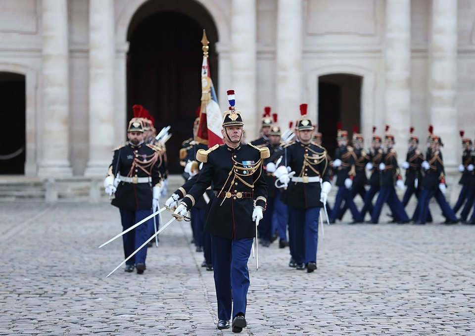 Đội danh dự Pháp tại lễ đón chính thức Thủ tướng Phạm Minh Chính. (Ảnh: Dương Giang/TTXVN)