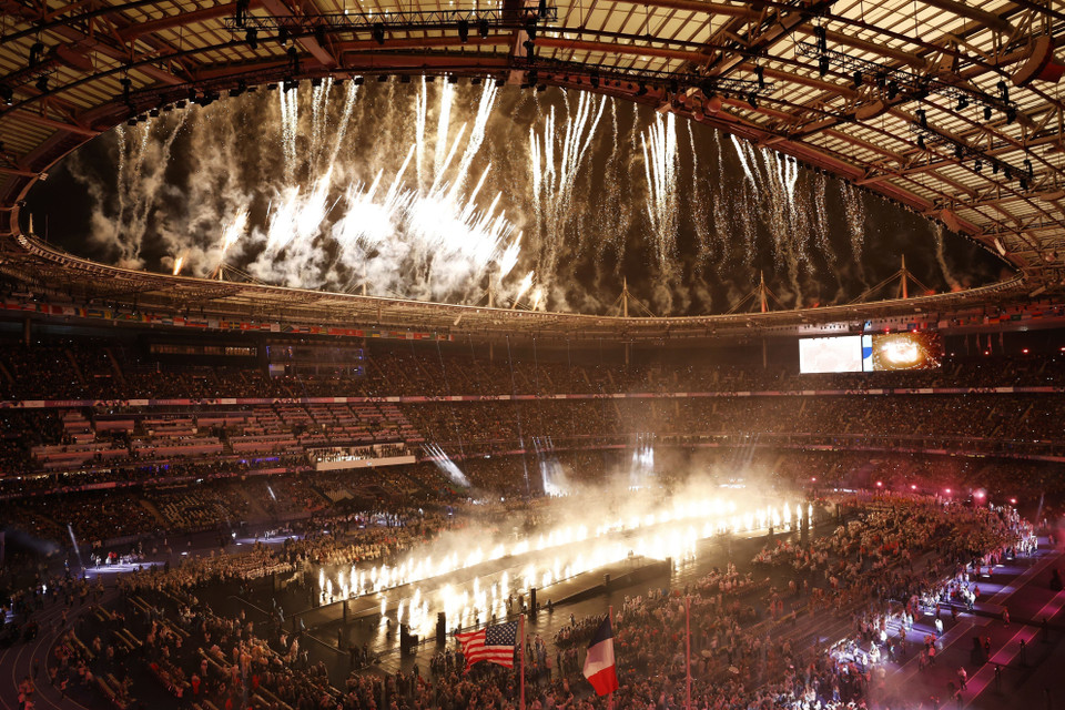 Màn pháo hoa rực rỡ tại Lễ bế mạc Thế vận hội Paralympic Paris 2024 ở Paris, Pháp tối 8/9. (Ảnh: Kyodo/TTXVN)