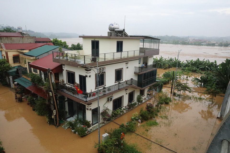 Phường Hồng Hà, Thái Học và Yên Ninh (thành phố Yên Bái) là các điểm bị ngập sâu trong sáng 9/9/2024. (Ảnh: Tuấn Anh/TTXVN)