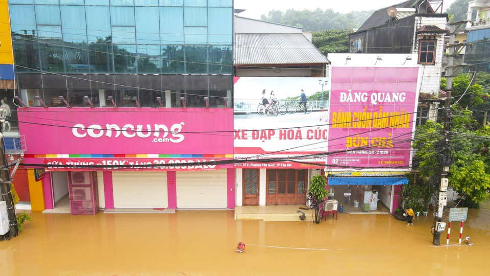 Phường Hồng Hà, Thái Học và Yên Ninh (thành phố Yên Bái) là các điểm bị ngập sâu trong sáng 9/9/2024. (Ảnh: Tuấn Anh/TTXVN)