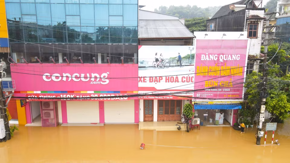 Phường Hồng Hà, Thái Học và Yên Ninh (thành phố Yên Bái) là các điểm bị ngập sâu trong sáng 9/9/2024. (Ảnh: Tuấn Anh/TTXVN)