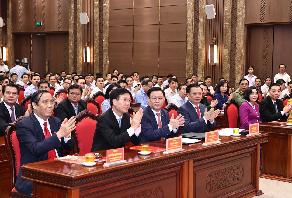 Chủ tịch Quốc hội Vương Đình Huệ, Thường trực Ban Bí thư Võ Văn Thưởng và các đại biểu dự hội nghị. (Ảnh: Trọng Đức/TTXVN)