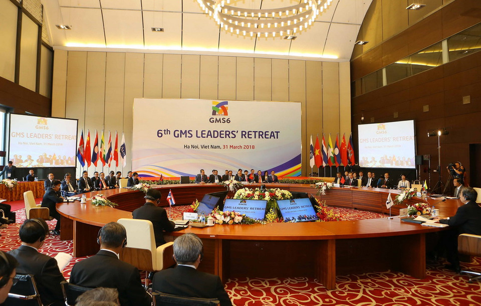 Sáng 31/3, tại Trung tâm Hội nghị Quốc gia (Hà Nội), trước khi diễn ra Phiên toàn thể Hội nghị Thượng đỉnh hợp tác Tiểu vùng Mekong mở rộng (GMS) lần thứ 6, các nhà lãnh đạo GMS tiến hành Phiên họp kín dưới sự chủ trì của Thủ tướng Chính phủ Việt Nam Nguyễn Xuân Phúc.(Ảnh: TTXVN)