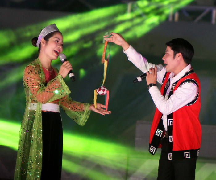 Chương trình nghệ thuật tham dự liên hoan của đoàn nghệ thuật quần chúng tỉnh Hòa Bình. (Ảnh: Thanh Tùng/TTXVN)