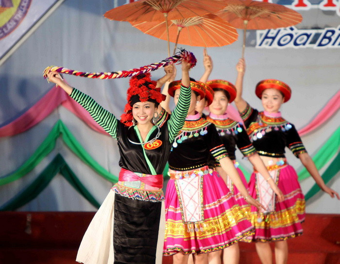 Thí sinh biểu diễn trong vòng thi năng khiếu. (Ảnh: Thanh Tùng/TTXVN)