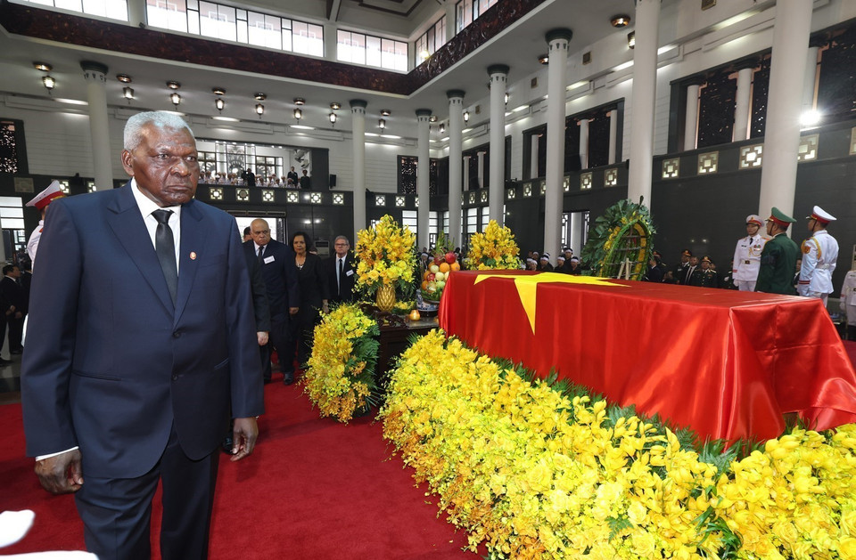 Đoàn Cộng hòa Cuba do đồng chí Esteban Lazo Hernández, Ủy viên Bộ Chính trị, Chủ tịch Quốc hội Chính quyền nhân dân Cuba làm Trưởng đoàn, viếng Tổng Bí thư Nguyễn Phú Trọng. (Ảnh: TTXVN)