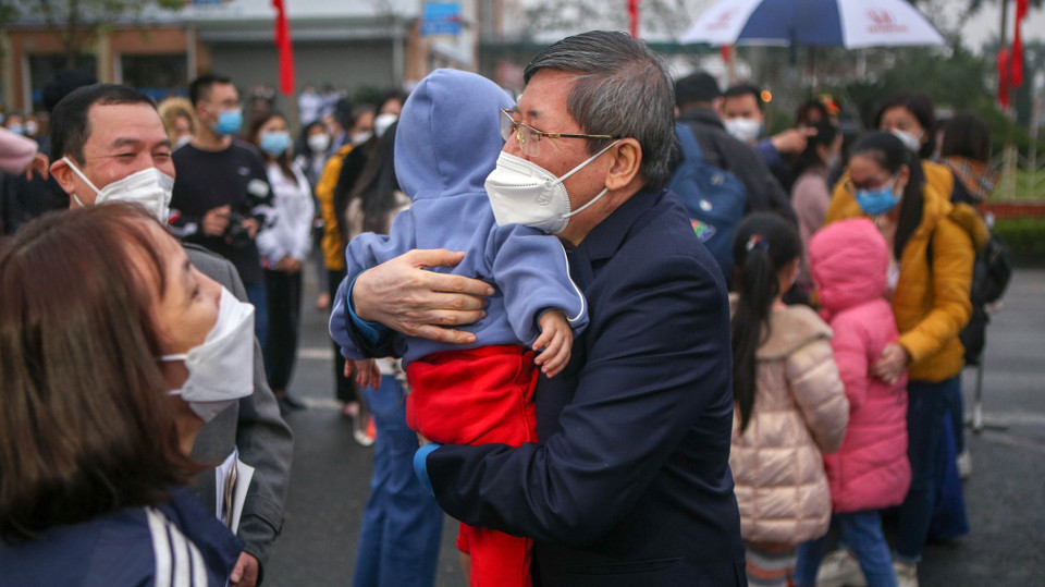 Những sự sẻ chia, động viên của các cấp công đoàn sẽ giúp công nhân lao động đón một cái Tết ấm áp hơn. (Ảnh: TTXVN phát)