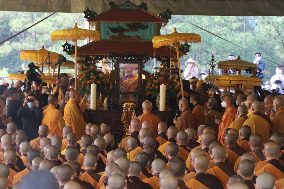 Toàn cảnh lễ trà tỳ Thiền sư Thích Nhất Hạnh tại Công viên nghĩa trang Vĩnh Hằng, Vườn Địa Đàng (Thừa Thiên- Huế). (Ảnh: Mai Trang/TTXVN)