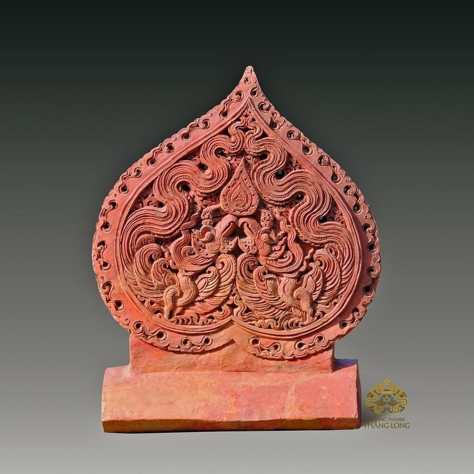 Hình ảnh lá đề chim phượng Hoàng thành Thăng Long (thế kỷ XI, hiện lưu giữ tại Trung tâm Bảo tồn Di sản Thăng Long-Hà Nội). (Ảnh: TTXVN)