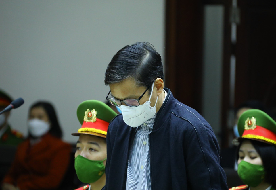 Bị cáo Nguyễn Văn Tứ (sinh năm 1965, cựu Chánh Văn phòng Thành ủy Hà Nội, cựu Giám đốc Sở Kế hoạch và Đầu tư thành phố Hà Nội) tại phiên xét xử. 