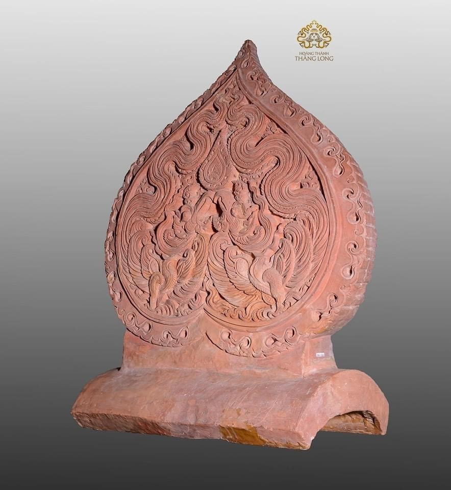 Lá đề chim phượng Hoàng thành Thăng Long (thế kỷ XI, hiện lưu giữ tại Trung tâm Bảo tồn Di sản Thăng Long-Hà Nội). (Ảnh: TTXVN)