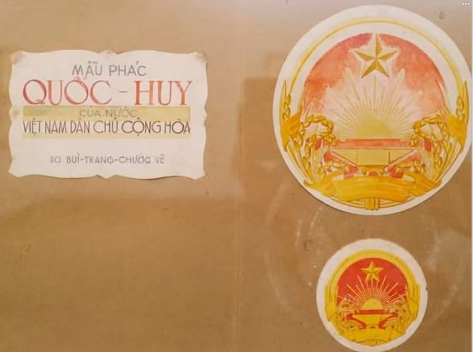 Bộ Sưu tập bản phác thảo mẫu Quốc huy Việt Nam của họa sỹ Bùi Trang Chước, được Thủ tướng công nhận là Bảo vật Quốc gia năm 2021. (Ảnh: TTXVN)