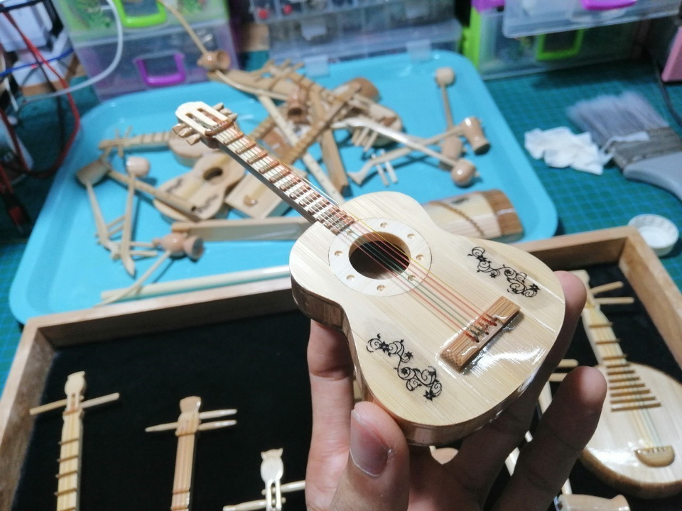 Những sản phẩm độc đáo từ tre do anh Hồ Em tạo ra. (Ảnh: Công Mạo/TTXVN)