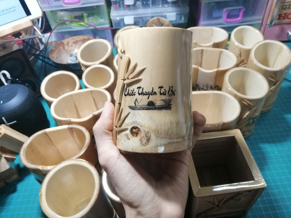 Những sản phẩm độc đáo từ tre do Hồ Em tạo ra. (Ảnh: Công Mạo/TTXVN)