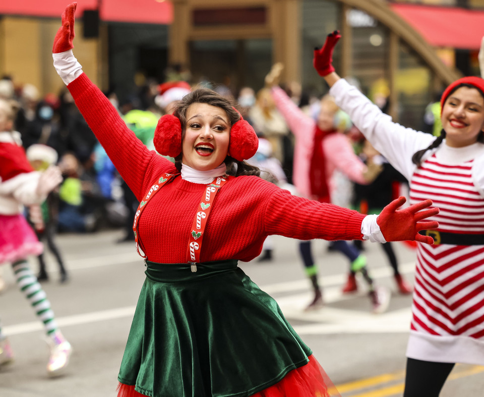 Nghệ sỹ biểu diễn tại cuộc diễu hành nhân dịp Lễ Tạ ơn ở Chicago, Mỹ. (Ảnh: THX/TTXVN)