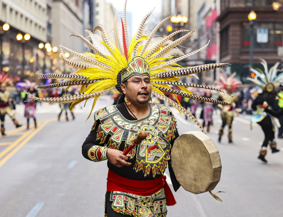 Nghệ sỹ biểu diễn tại cuộc diễu hành nhân dịp Lễ Tạ ơn ở Chicago, Mỹ. (Ảnh: THX/TTXVN)