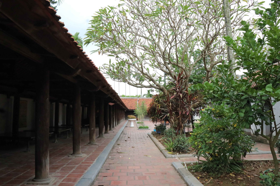 Dãy hành lang dẫn vào các tòa của chùa Bút Tháp.(Ảnh: Thanh Thương/TTXVN)