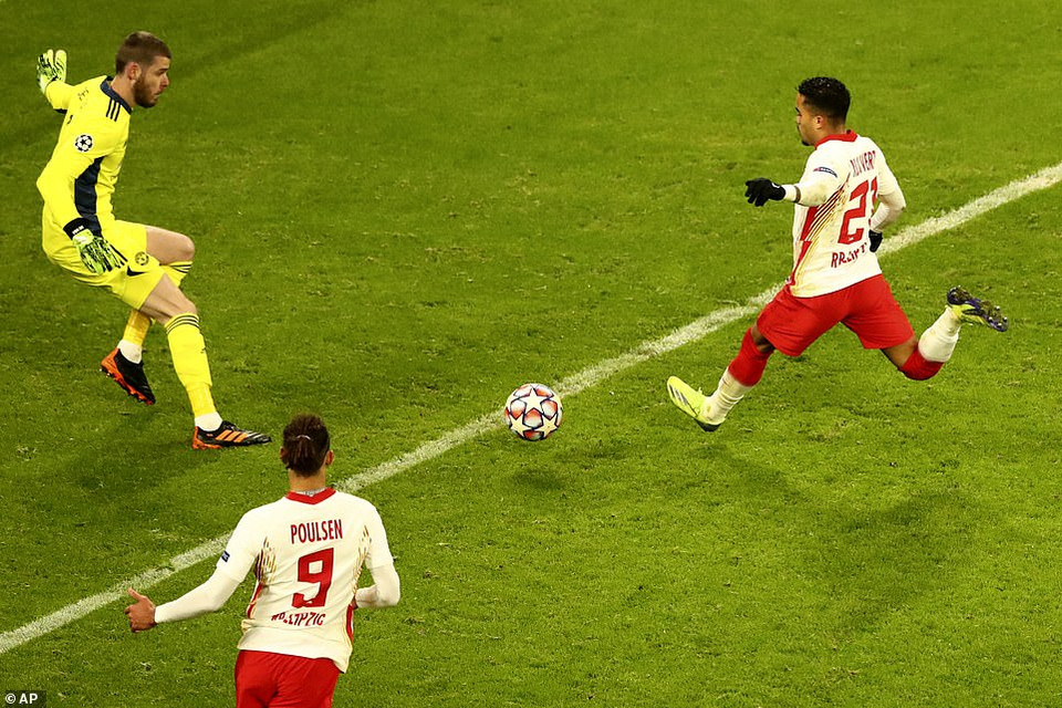 Đến phút 69, Justin Kluivert 'nổ súng' để đưa RB Leipzig dẫn 3-0. (Nguồn: AP)