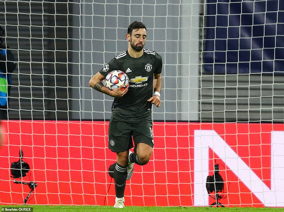 ...và có bàn rút ngắn 1-3 từ chấm 11m do công của Bruno ở phút 80.